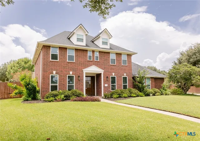 Photo 2 of Single family home for sale at 101 Legend Dr, Victoria, TX 77904 | MLS# 620023 | Listing updated on 2026-08-27