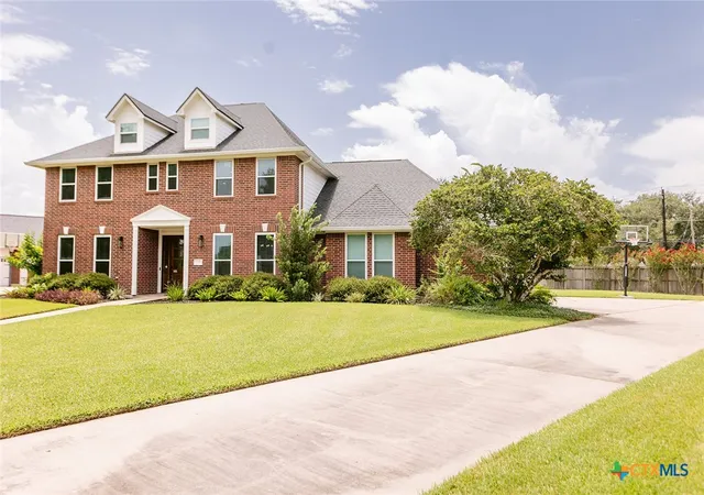 Photo 3 of Single family home for sale at 101 Legend Dr, Victoria, TX 77904 | MLS# 620023 | Listing updated on 2026-08-27