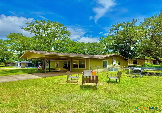 Photo 2 of Single family home for sale at 203 W Koether St, Shiner, TX 77984 | MLS# 619923 | Listing updated on 2026-08-19