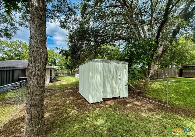Photo 38 of Single family home for sale at 203 W Koether St, Shiner, TX 77984 | MLS# 619923 | Listing updated on 2026-08-19