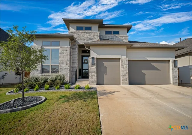 Photo 1 of Single family home for sale at 1925 Luna St, New Braunfels, TX 78132 | MLS# 620079 | Listing updated on 2026-08-23