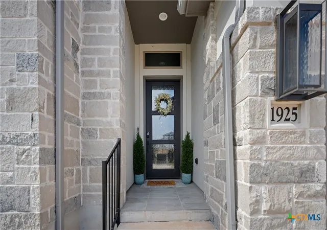 Photo 2 of Single family home for sale at 1925 Luna St, New Braunfels, TX 78132 | MLS# 620079 | Listing updated on 2026-08-23