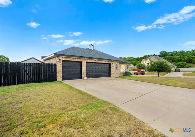 Photo 3 of Sale Pending at 2621 Douglas Fir Dr, Harker Heights, TX 76548 | MLS# 619568 | Listing updated on 2026-09-12