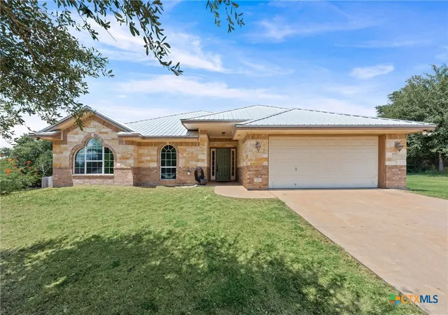 Photo 2 of Sale Pending at 24 Ridgewood Dr, Belton, TX 76513 | MLS# 620118 | Listing updated on 2026-09-07