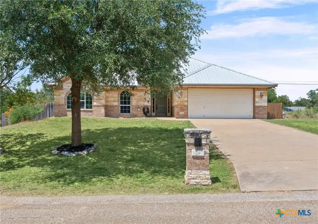 Photo 3 of Sale Pending at 24 Ridgewood Dr, Belton, TX 76513 | MLS# 620118 | Listing updated on 2026-09-07