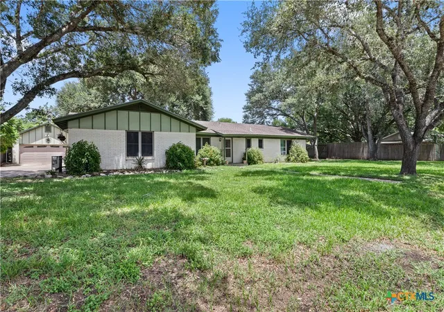 Photo 2 of Single family home for sale at 106 Aberdeen St, Victoria, TX 77904 | MLS# 620134 | Listing updated on 2026-08-30