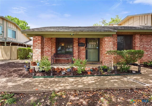 Townhouse for sale at 9622 Covey Brg Ln, Austin, TX 78758 | MLS# 620116
