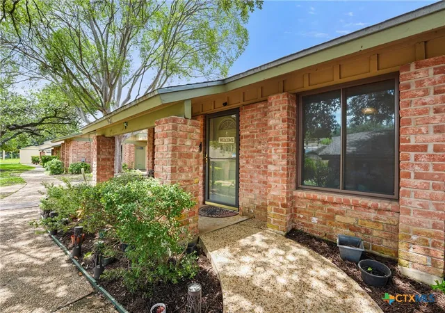 Photo 2 of Townhouse for sale at 9622 Covey Brg Ln, Austin, TX 78758 | MLS# 620116 | Listing updated on 2026-09-23