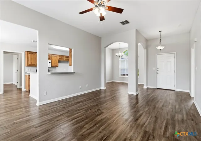 Photo 3 of Single family home for sale at 521 Woodlake Dr, Mc Queeney, TX 78123 | MLS# 619762 | Listing updated on 2026-10-03