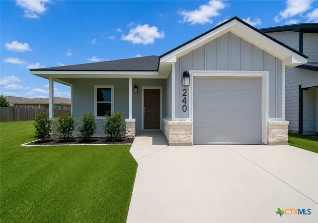 Photo 1 of Sale Pending at 240 W Martindale, Seguin, TX 78155 | MLS# 620262 | Listing updated on 2026-09-23