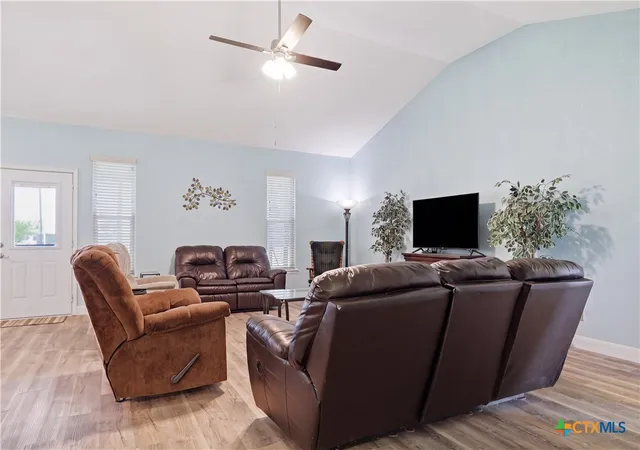 Photo 3 of Single family home for sale at 200 Bella Vista St, Victoria, TX 77905 | MLS# 620283 | Listing updated on 2026-08-07
