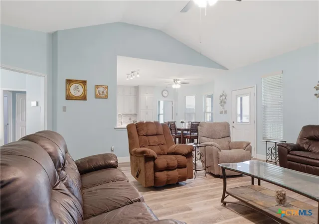 Photo 3 of Single family home for sale at 200 Bella Vista St, Victoria, TX 77905 | MLS# 620283 | Listing updated on 2026-08-07