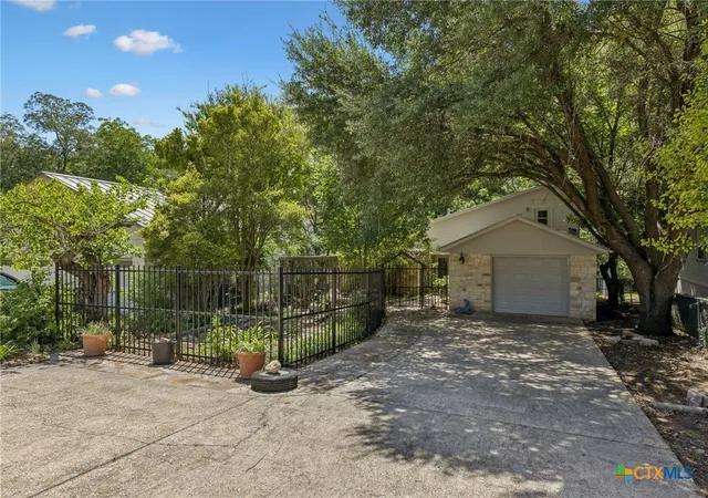 Photo 4 of Single family home for sale at 1648 Ponderosa Dr, New Braunfels, TX 78132 | MLS# 620302 | Listing updated on 2026-08-12