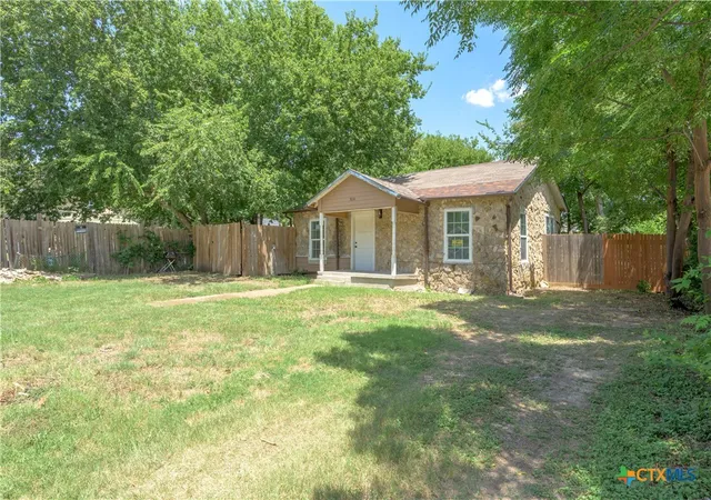 Photo 2 of Single family home for sale at 504 N 16th Street, Killeen, TX 76541 | MLS# 620356 | Listing updated on 2026-09-11