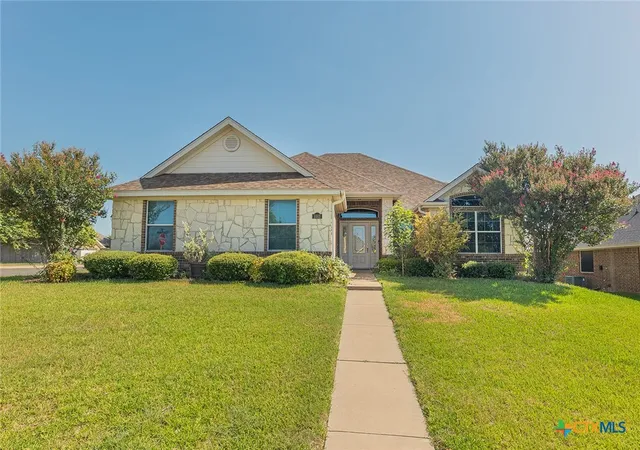 Photo 1 of Sale Pending at 1003 Ridgeview Dr, Temple, TX 76502 | MLS# 620409 | Listing updated on 2026-10-06