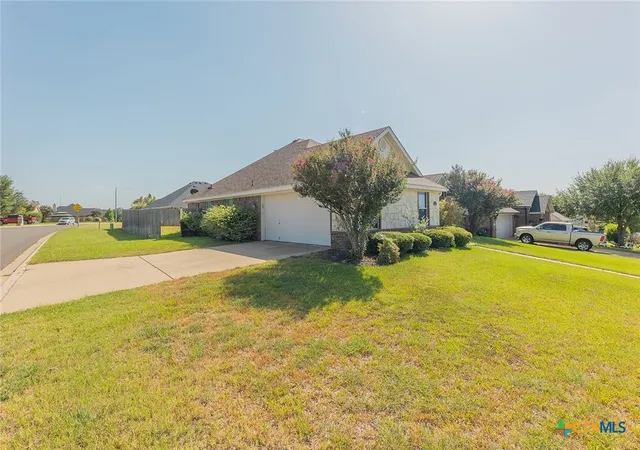 Photo 2 of Sale Pending at 1003 Ridgeview Dr, Temple, TX 76502 | MLS# 620409 | Listing updated on 2026-10-06