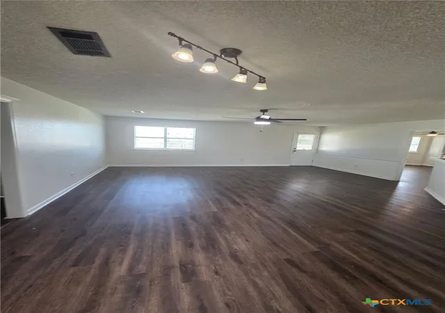 Photo 3 of Sale Pending at 4006 Sand Dollar Dr, Killeen, TX 76549 | MLS# 620426 | Listing updated on 2026-09-09