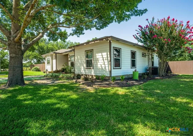 Photo 3 of Single family home for sale at 146 Meadow Ln, Marble Falls, TX 78654 | MLS# 620436 | Listing updated on 2026-09-03