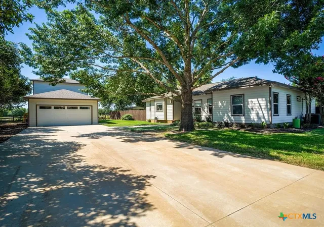 Photo 3 of Single family home for sale at 146 Meadow Ln, Marble Falls, TX 78654 | MLS# 620436 | Listing updated on 2026-09-03