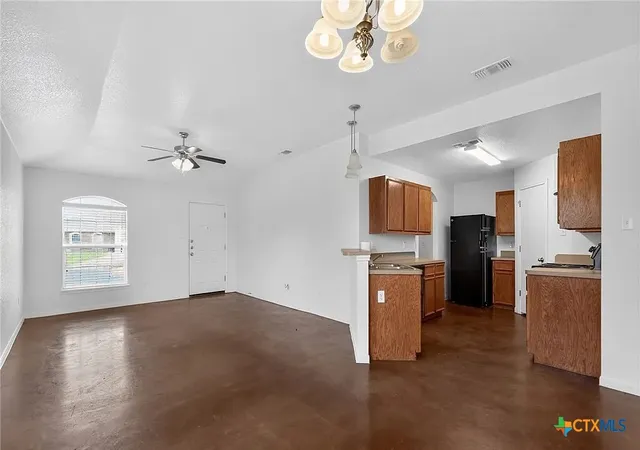 Listing Photo 5 - Condo for sale in building located at 3711 John Chisholm Loop, Killeen, TX 76542