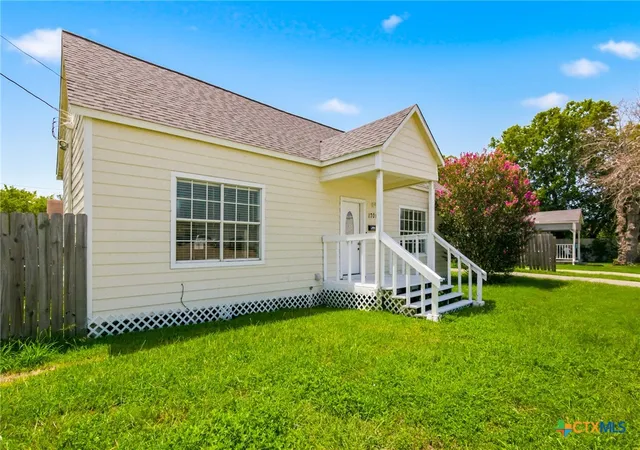 Photo 3 of Single family home for sale at 1701 N Wheeler St, Victoria, TX 77901 | MLS# 620443 | Listing updated on 2026-08-25