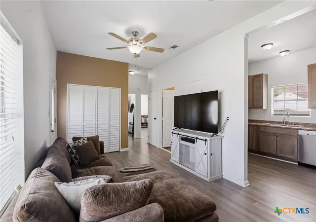 Photo 4 of Single family home for sale at 1701 N Wheeler St, Victoria, TX 77901 | MLS# 620443 | Listing updated on 2026-08-25
