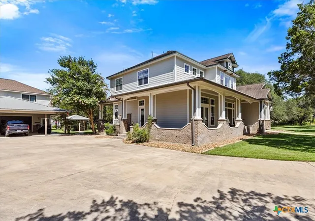 Photo 2 of Mansion for sale at 5 Horseshoe Trl, New Braunfels, TX 78132 | MLS# 620085 | Listing updated on 2026-09-01
