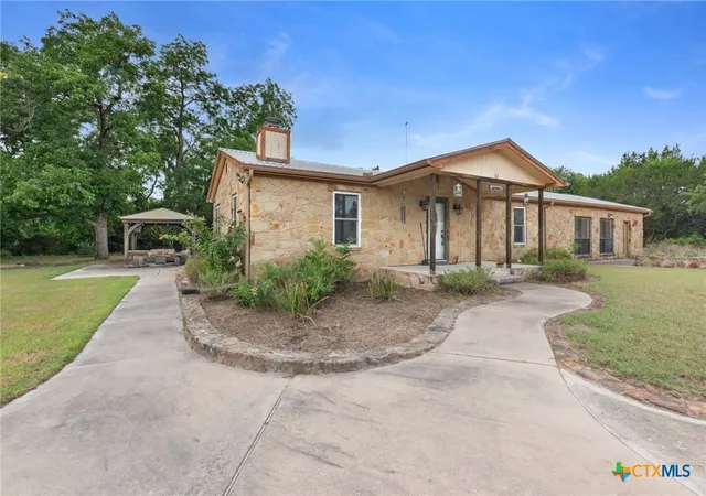 Photo 2 of Single family home for sale at 2742 County Rd 1045, Lampasas, TX 76550 | MLS# 620470 | Listing updated on 2026-08-23