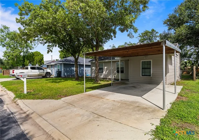 Photo 3 of Single family home for sale at 205 Sandra St, Edna, TX 77957 | MLS# 620189 | Listing updated on 2026-08-18