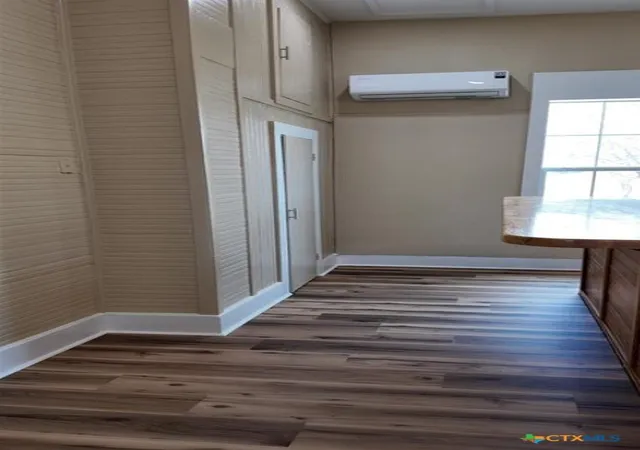 Photo 3 of Single family home for sale at 210 Julia St, Yoakum, TX 77995 | MLS# 620512 | Listing updated on 2026-09-12