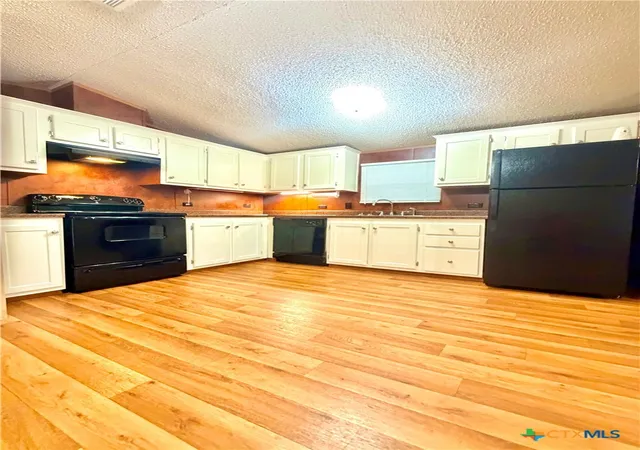 Photo 3 of Sale Pending at 163 Quail Run St, Canyon Lake, TX 78133 | MLS# 620532 | Listing updated on 2026-08-03