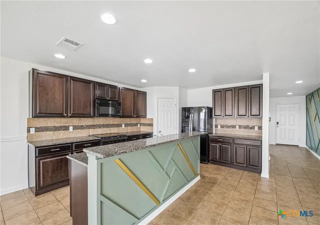 Photo 3 of Single family home for sale at 9302 Bowfield Dr, Killeen, TX 76542 | MLS# 620161 | Listing updated on 2026-10-07