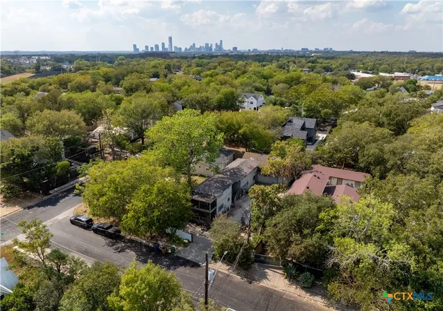 Photo 4 of Single family home for sale at 1112 Terry Dr, Austin, TX 78721 | MLS# 620536 | Listing updated on 2026-08-29