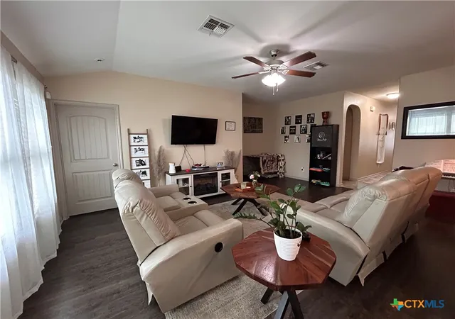 Photo 4 of Single family home for sale at 207 Cobble Stone Ct, Victoria, TX 77904 | MLS# 620559 | Listing updated on 2026-09-11