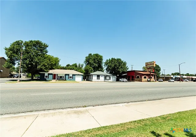 Photo 3 of Single family home for sale at 1606 S 31st Street, Temple, TX 76504 | MLS# 620485 | Listing updated on 2026-09-25