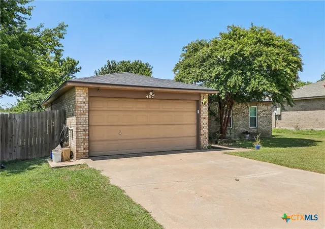 Photo 3 of Sale Pending at 402 Carly Dr, Killeen, TX 76542 | MLS# 620473 | Listing updated on 2026-08-25