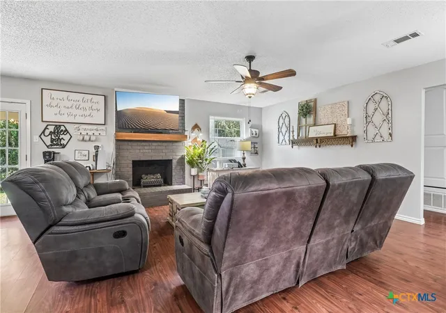 Photo 4 of Sale Pending at 402 Carly Dr, Killeen, TX 76542 | MLS# 620473 | Listing updated on 2026-08-25