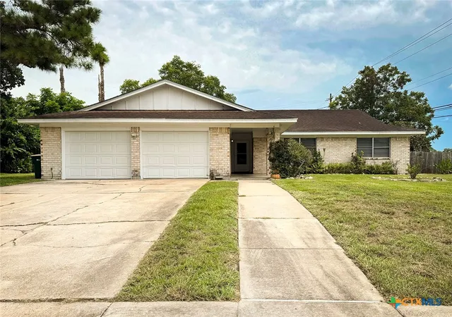 Photo 1 of Single family home for sale at 102 Tanglewood Dr, Victoria, TX 77901 | MLS# 620602 | Listing updated on 2026-08-26