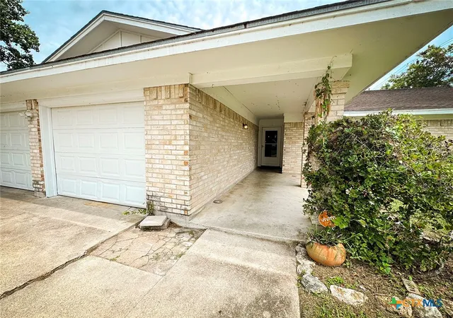 Photo 4 of Single family home for sale at 102 Tanglewood Dr, Victoria, TX 77901 | MLS# 620602 | Listing updated on 2026-08-26