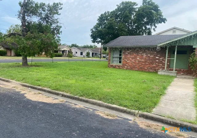 Photo 2 of Sale Pending at 1001 Eisenhower St, Victoria, TX 77901 | MLS# 620488 | Listing updated on 2026-09-04