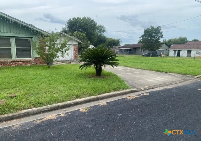 Photo 3 of Sale Pending at 1001 Eisenhower St, Victoria, TX 77901 | MLS# 620488 | Listing updated on 2026-09-04