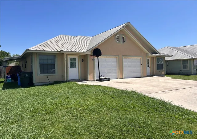 Multi family home for sale at 522 Baxter, Seguin, TX 78155 | MLS# 620490