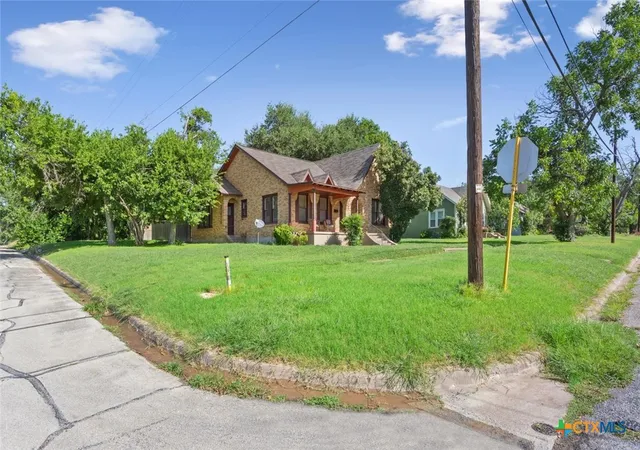 Photo 3 of Single family home for sale at 1800 N 7th Street, Temple, TX 76501 | MLS# 620122 | Listing updated on 2026-08-20
