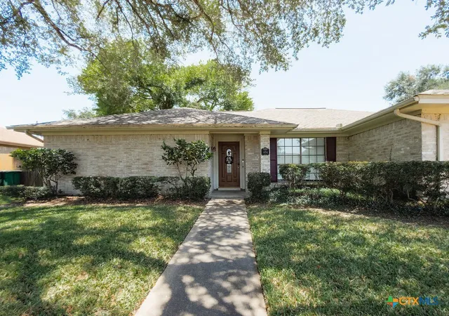 Photo 2 of Single family home for sale at 404 Alamogordo Dr, Victoria, TX 77904 | MLS# 620733 | Listing updated on 2026-09-04