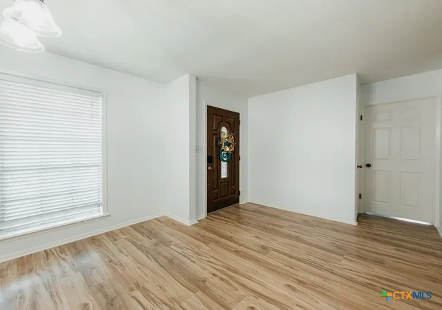 Photo 3 of Single family home for sale at 404 Alamogordo Dr, Victoria, TX 77904 | MLS# 620733 | Listing updated on 2026-09-04