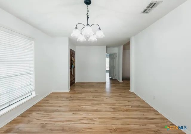 Photo 3 of Single family home for sale at 404 Alamogordo Dr, Victoria, TX 77904 | MLS# 620733 | Listing updated on 2026-09-04
