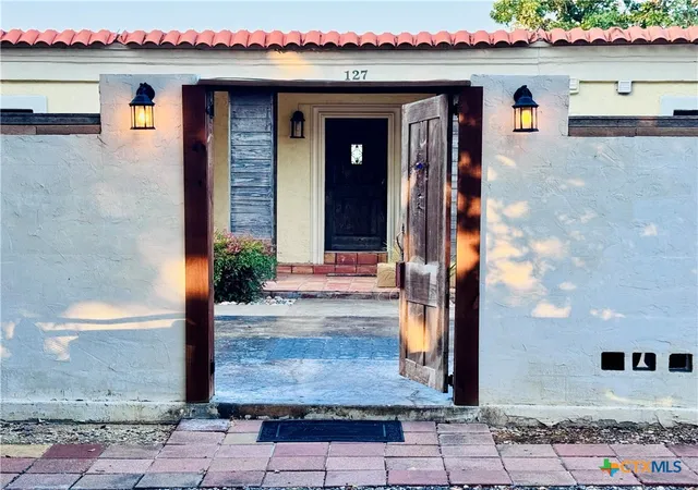 Photo 2 of Single family home for sale at 127 Bogie Dr, San Marcos, TX 78666 | MLS# 620752 | Listing updated on 2026-09-07