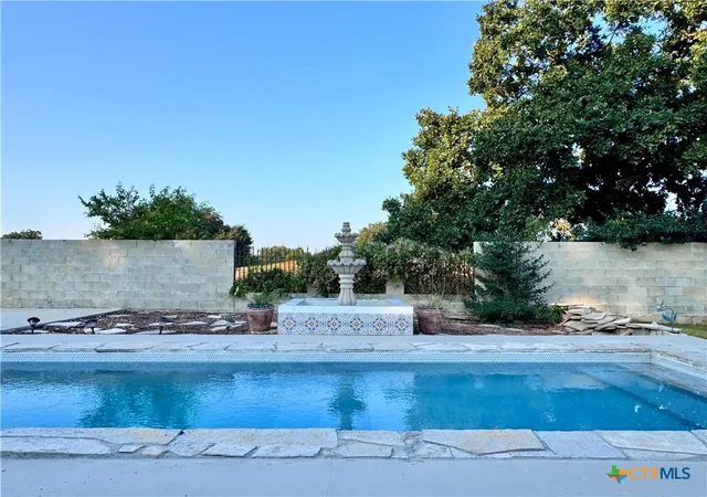 Photo 4 of Single family home for sale at 127 Bogie Dr, San Marcos, TX 78666 | MLS# 620752 | Listing updated on 2026-09-07