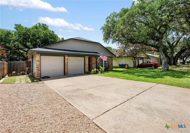 Photo 3 of Single family home for sale at 7805 Wakefield Dr, Austin, TX 78749 | MLS# 620764 | Listing updated on 2026-09-12