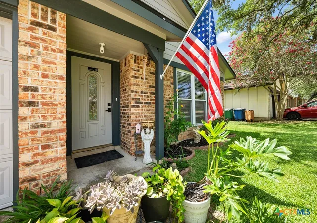 Photo 3 of Single family home for sale at 7805 Wakefield Dr, Austin, TX 78749 | MLS# 620764 | Listing updated on 2026-09-12